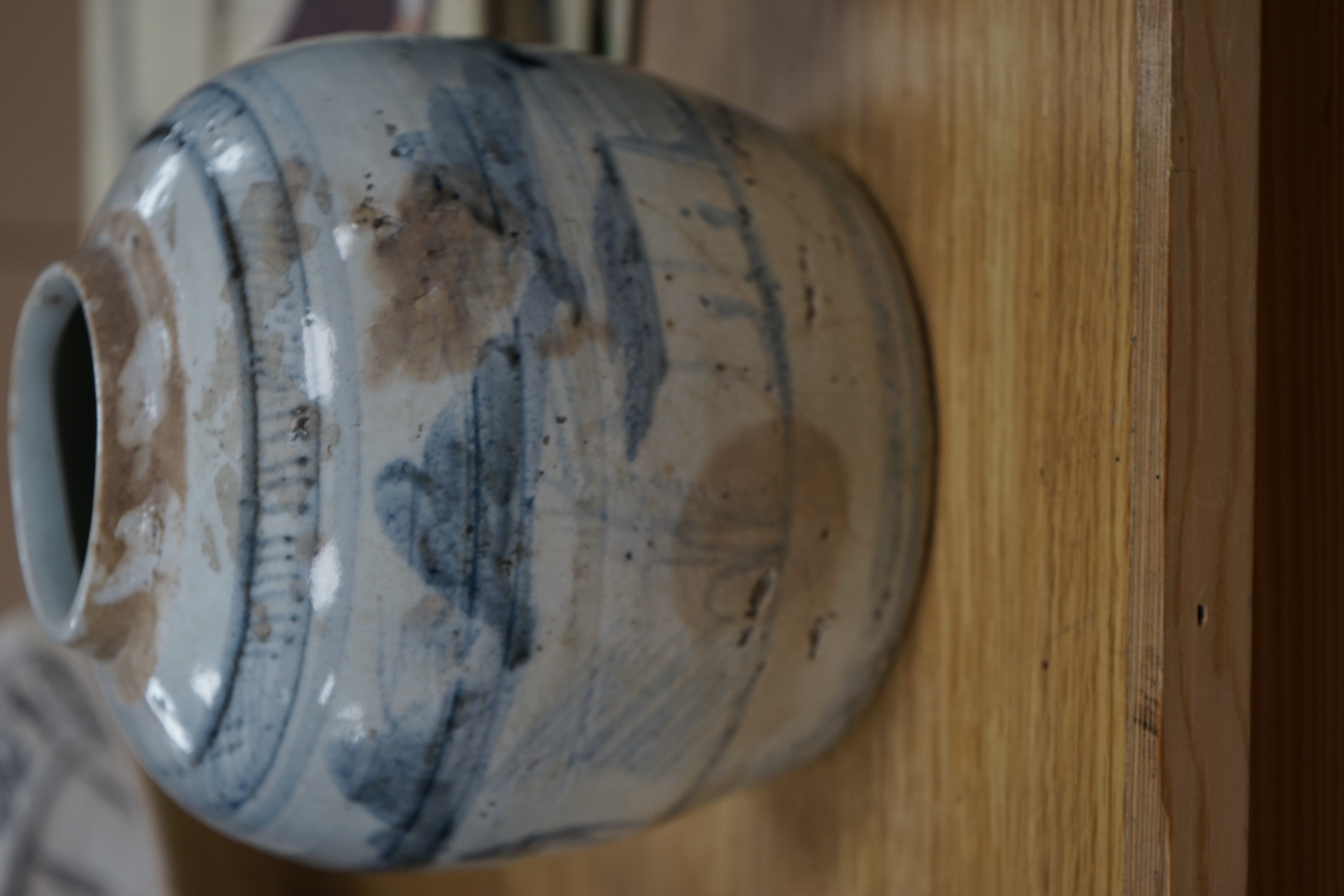 A Chinese blue and white rouleau vase and two jars, 19th century and later, 38cm